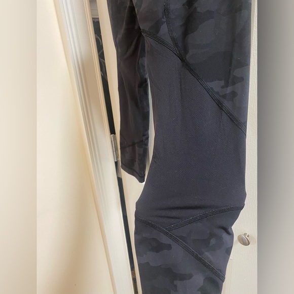 Camo print lulu lemon leggings with pockets - Picture 7 of 8